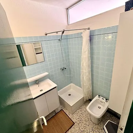 Maison T3 Avec Terrasse, Proche Et Commerces - - Fr-1-229c-160